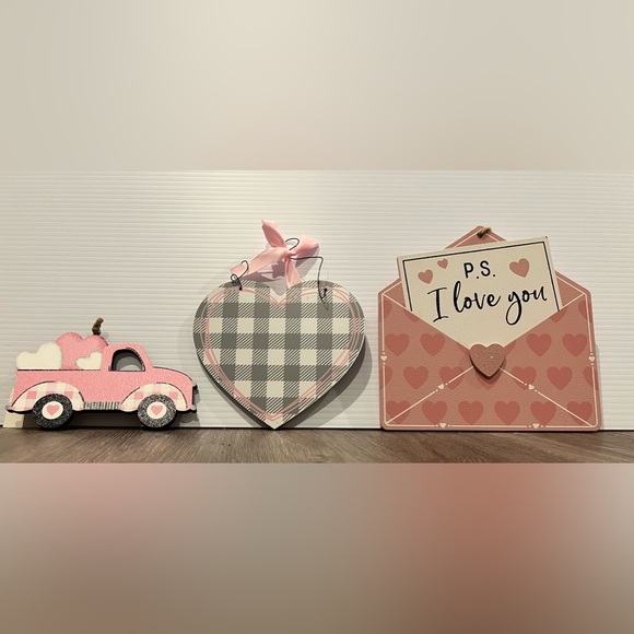 Other - ❤️❤️Cute Valentine’s Day Decorations! 💕. No Calories